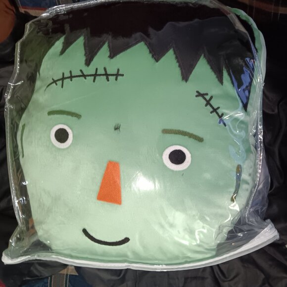 🎃 Halloween EnVogue 14x16 Mummy Vampire Frankenstien  3Pack Pillow Set - Picture 3 of 4